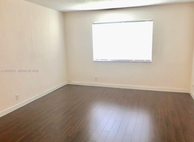 Building Photo - 405 Lakeview Dr