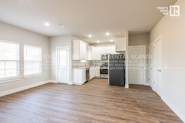 Building Photo - 3102 SW Garrison Ln