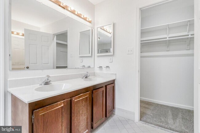 Building Photo - 3964 Rosebay Ct