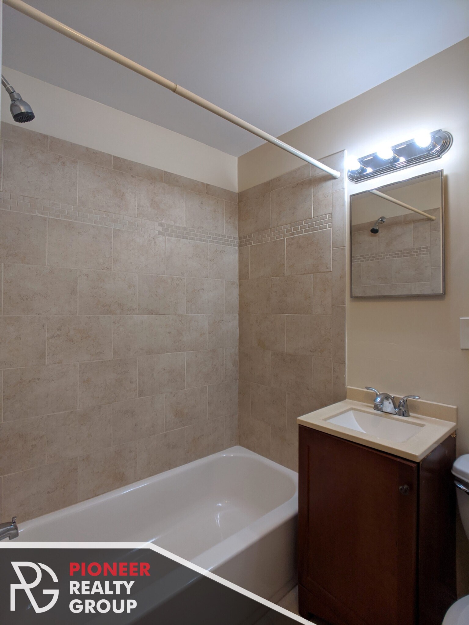 Building Photo - 2842 N Orchard St