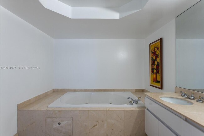 Building Photo - 16711 Collins Ave
