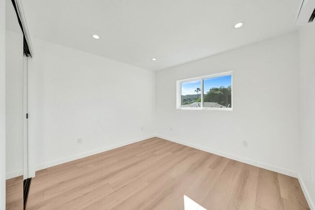 Building Photo - Move-In Ready Luxury: A Flawlessly Upgraded Sunland Retreat