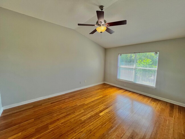 Building Photo - Gorgeous 4 Bed 2 Bath Home for Rent in Apo...