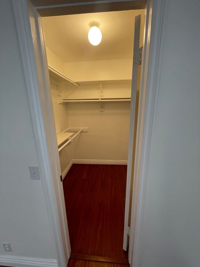 Building Photo - Beautiful 3 Bedroom, 2 Bathroom House w/ a Pool For Rent in Mission Viejo!