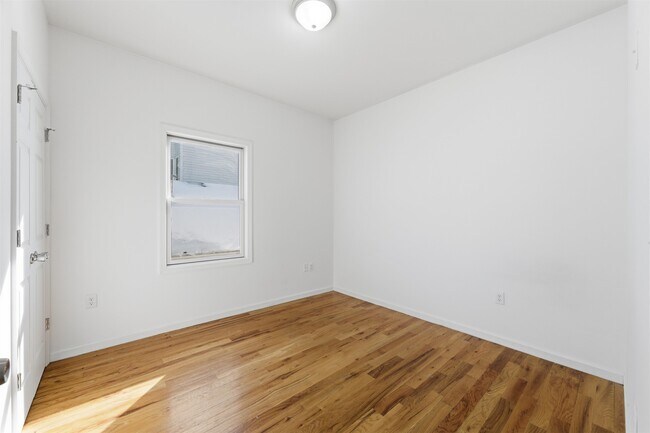 Building Photo - 54 Laidlaw Ave