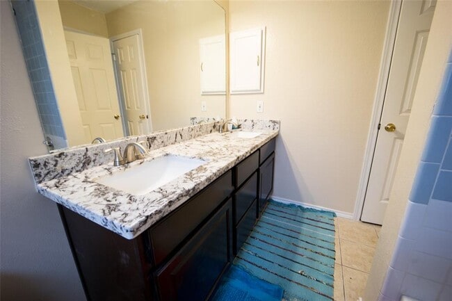 Building Photo - 6403 Garden Canyon Dr