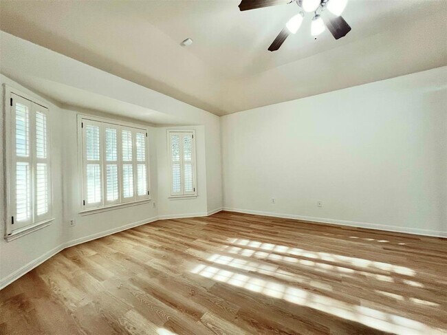 Building Photo - 9500 Castle Pines Dr