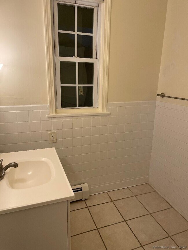 Building Photo - 46 Stearns St