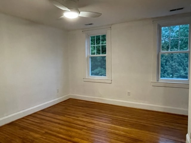 Building Photo - 3754 Tudor Arms Ave