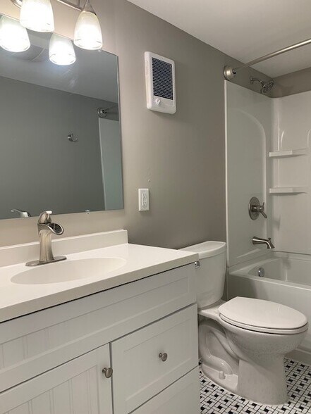 Building Photo - 637 W 44th St