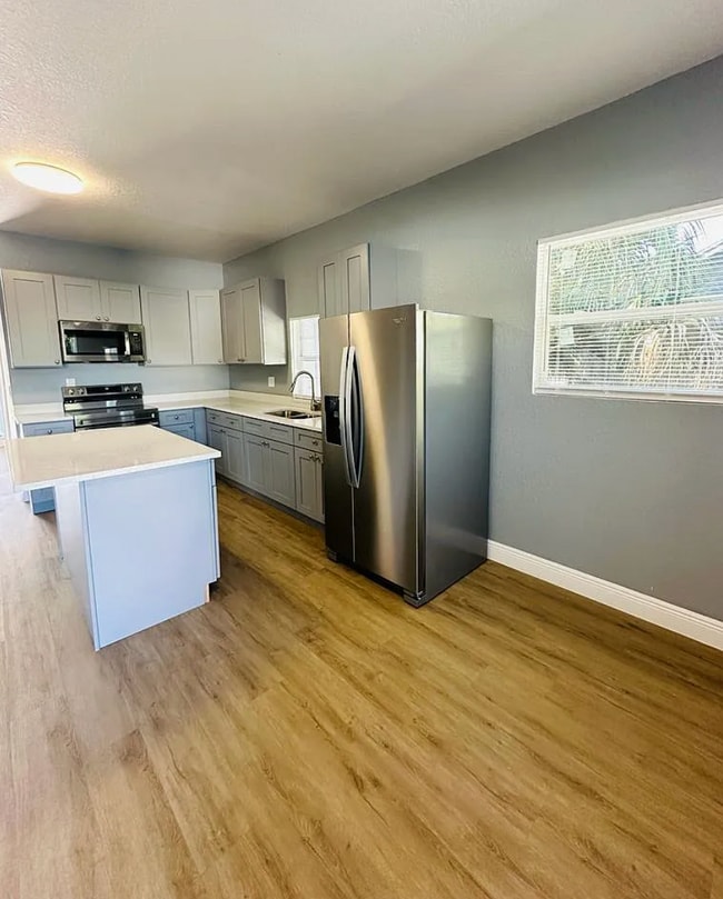 Building Photo - 2139 W St John St