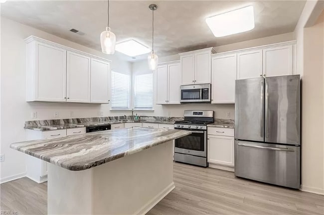 Building Photo - 2166 Humphreys Dr