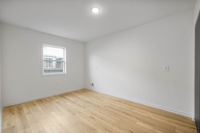 Building Photo - READY FOR MOVE IN! STUNNING 4-bedroom in Greenfield!