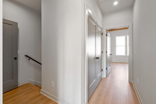 Building Photo - Sleek East Nashville townhome