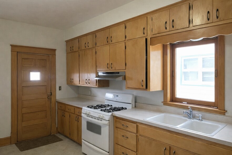 Building Photo - 1478 Van Buren Ave