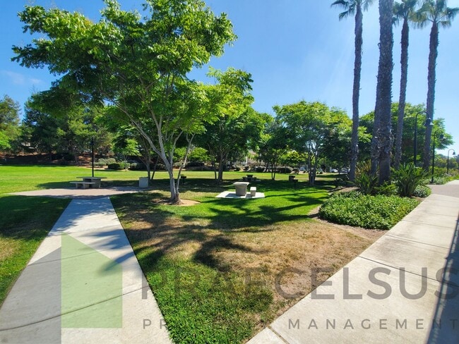 Building Photo - Gorgeous Townhome in Sorrento Valley