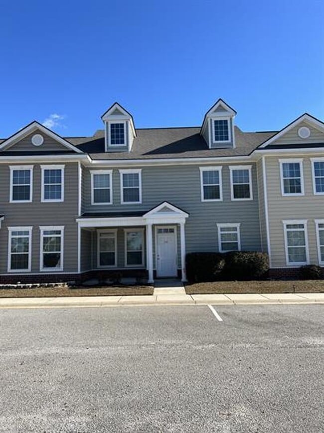 Building Photo - 819 Terrell Dr