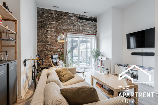 Building Photo - 2022 S Throop St