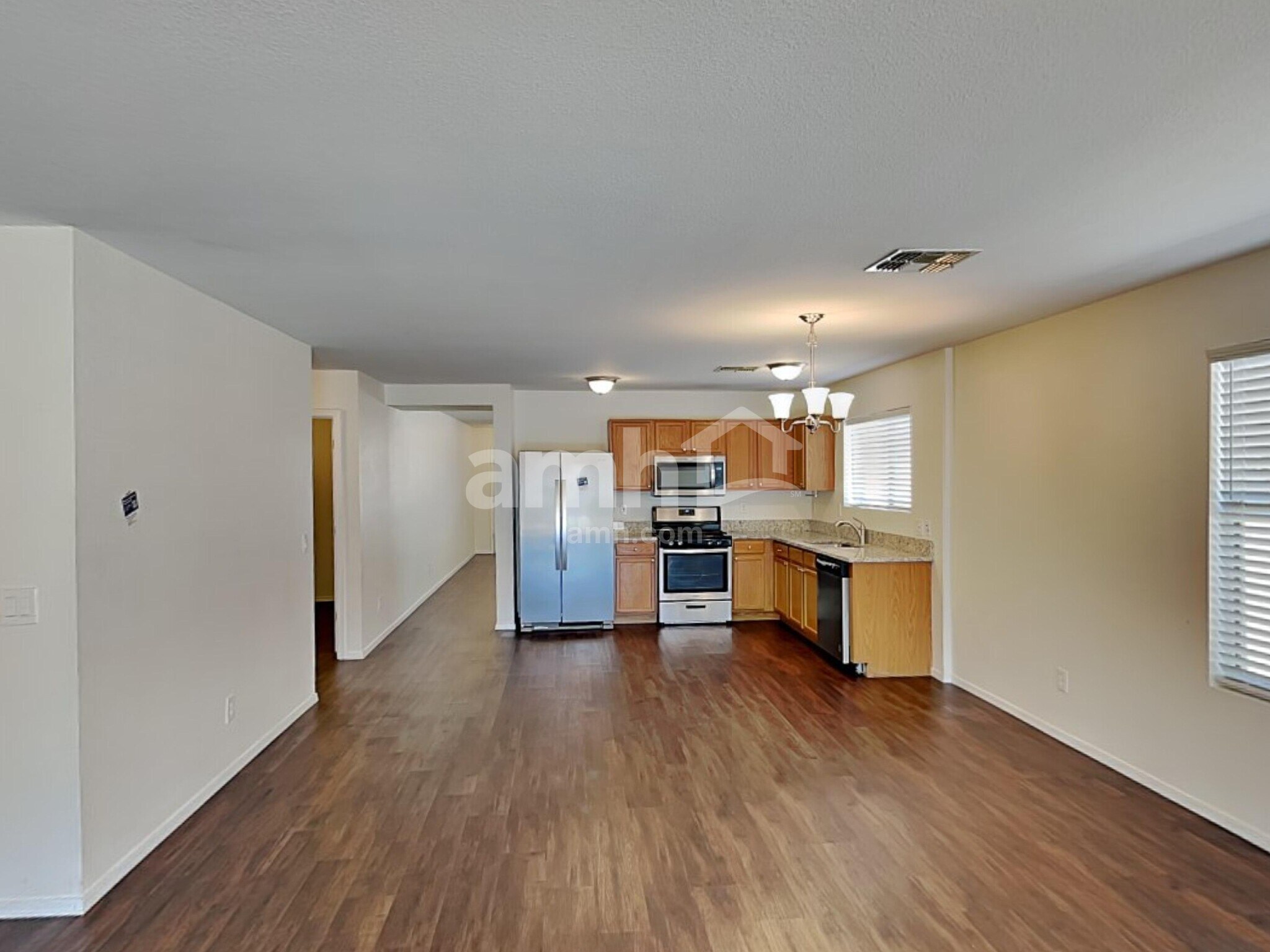 Building Photo - 286 E Mountain Alder St