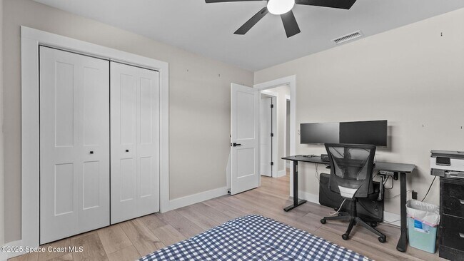 Building Photo - 375 Cherry Dr