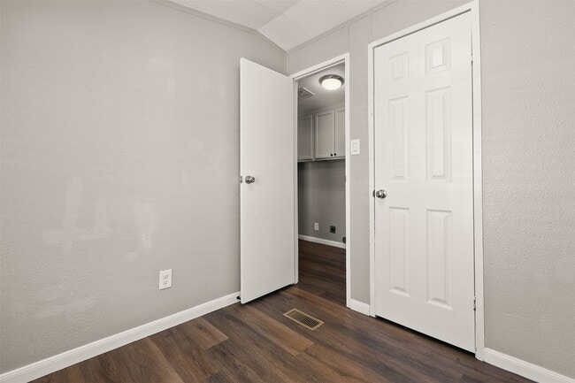 Building Photo - 2222 N Austin Ave