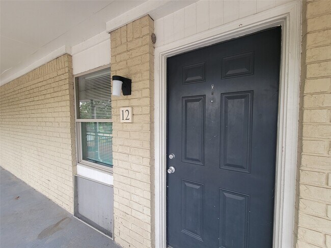 Building Photo - 845 Beverly St