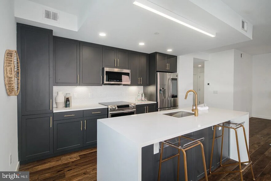 Building Photo - 1501 N 31st St