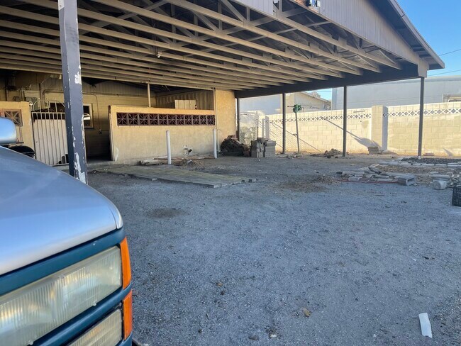 Building Photo - 2121 Ballard Dr