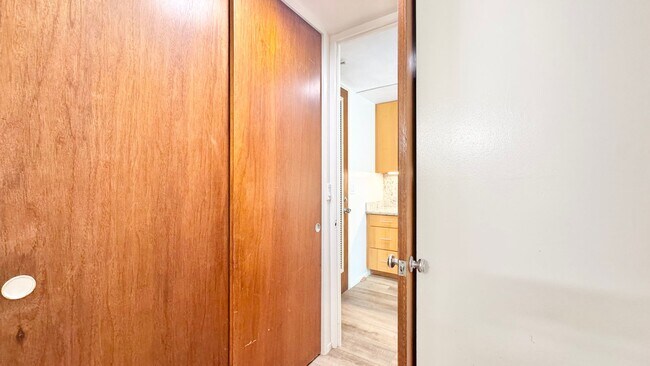 Building Photo - Queen Emma Gardens – Prince Tower | Studio | 1 Bath | 1 Assigned Parking