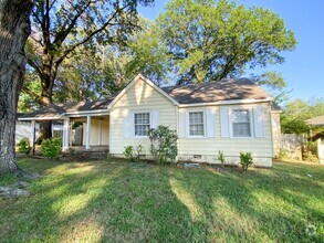 Building Photo - 3 bed, 1.5 bath in Sherwood Forest