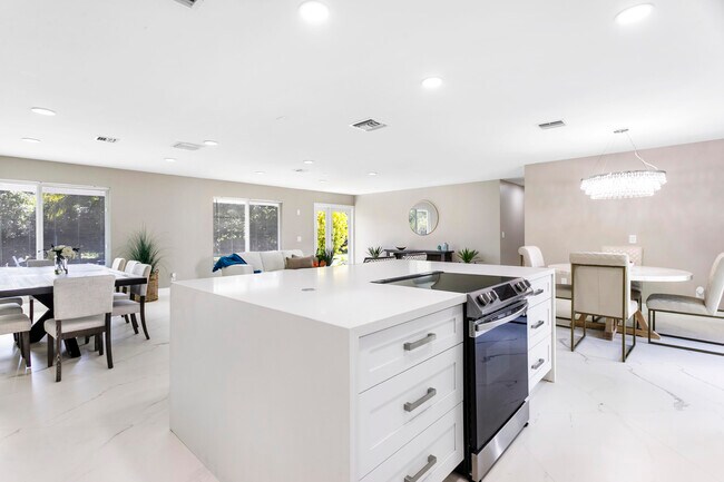 Building Photo - 5200 Club Rd