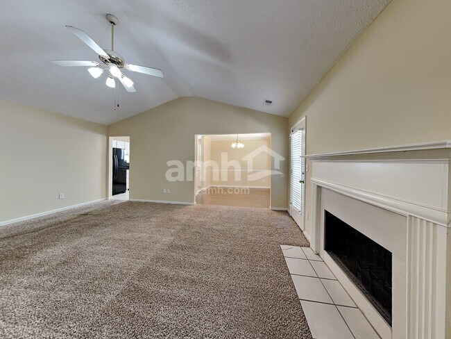 Building Photo - 210 Summer Hill Cir