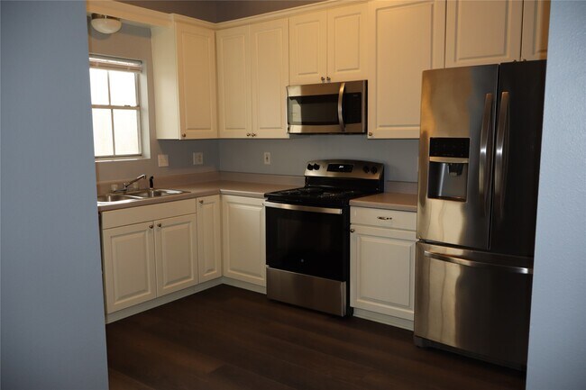 Primary Photo - 1063 Birnham Woods Blvd