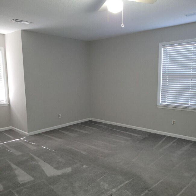 Building Photo - 3 br, 2.5 bath House - 14 Sorento Blvd.