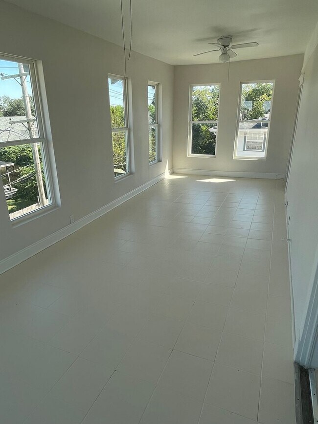 Building Photo - PRICE REDUCED! Newly Renovated 3BD/2BA in ...