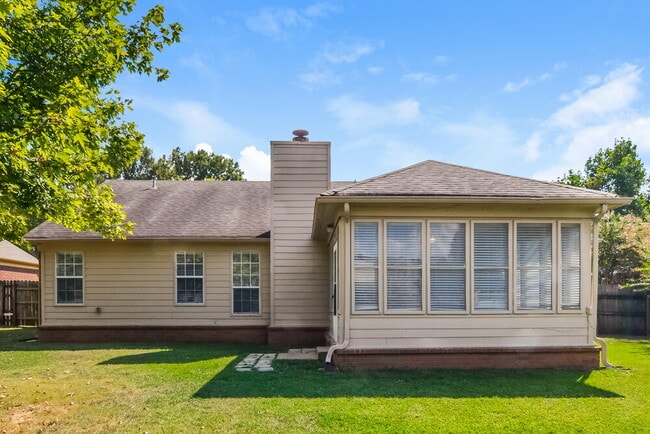 Building Photo - 6926 Dovefield Ln