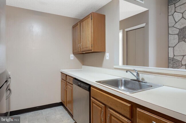 Building Photo - 2206 Aspen Dr
