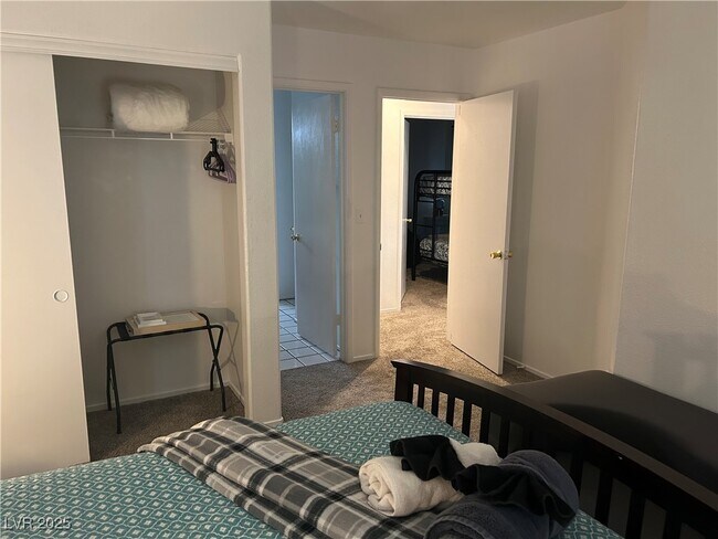 Building Photo - 6672 Golden Pond Cir