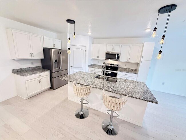 Building Photo - 2731 House Finch Rd