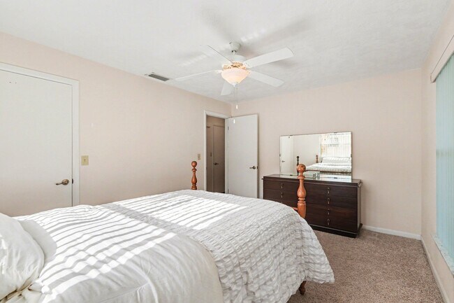 Building Photo - 108 Delvalle St