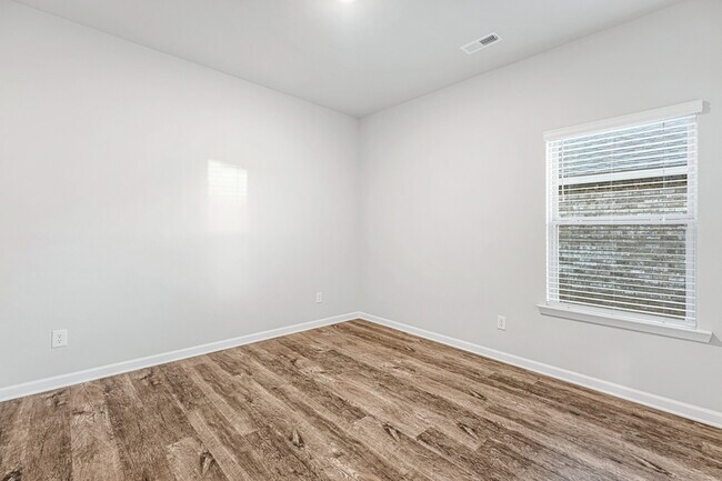 Building Photo - 303 Ivyleaf Dr