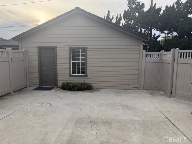 Building Photo - 119 N Cullen Ave