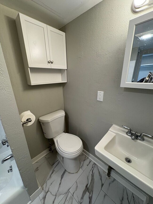 Building Photo - 68 Cabot St