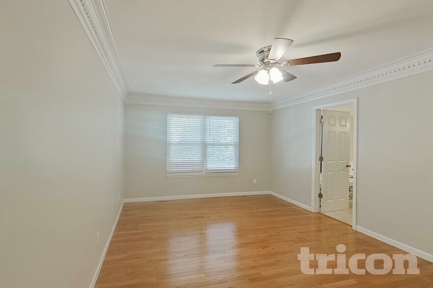 Building Photo - 935 Squirrels Nest Ct