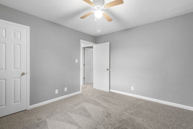 Building Photo - 4 Bedroom Pet Friendly Home For Rent On a Large Corner Lot!