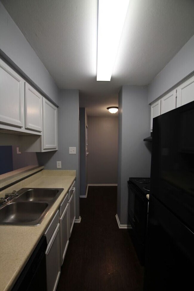 Building Photo - 1 Bedroom, 1 Bathroom Downstairs Apartment in Tyler! TOUR TODAY!