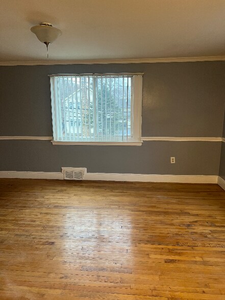 Building Photo - 70 Clifford St