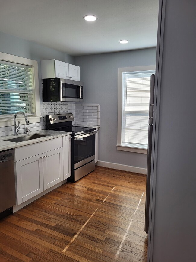 Building Photo - 1411 Godwin St