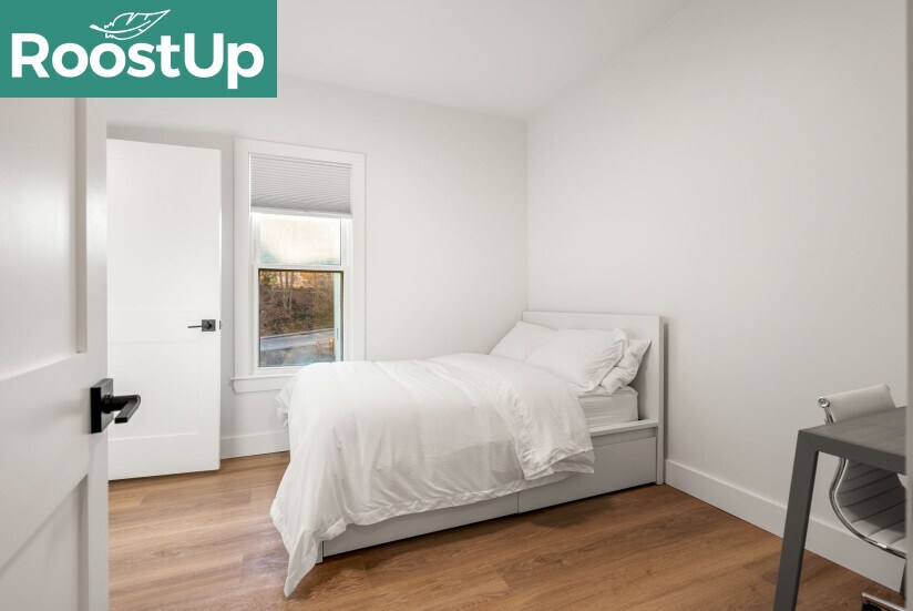 Building Photo - Furnished Private Bedroom in New Mission Hill
