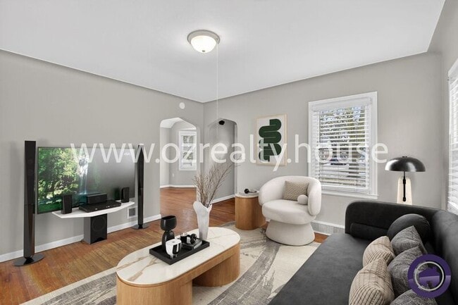 Building Photo - 110 Pasadena Blvd